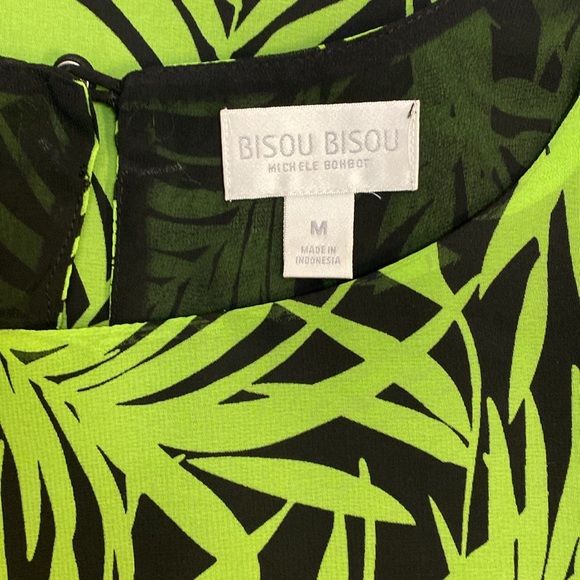🔷Bisou Bisou Green & Black Botanical Print Top size Medium - Picture 4 of 4